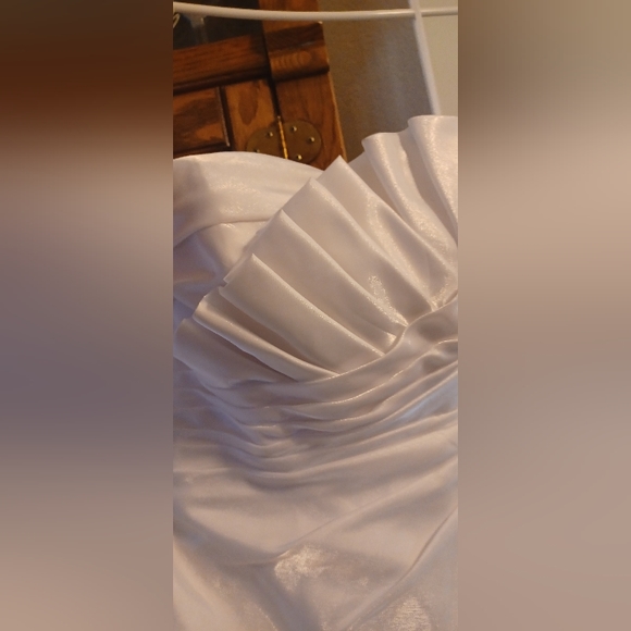 Wedding dress  size 8/6. Marked 8 Lace up back. - Picture 11 of 11